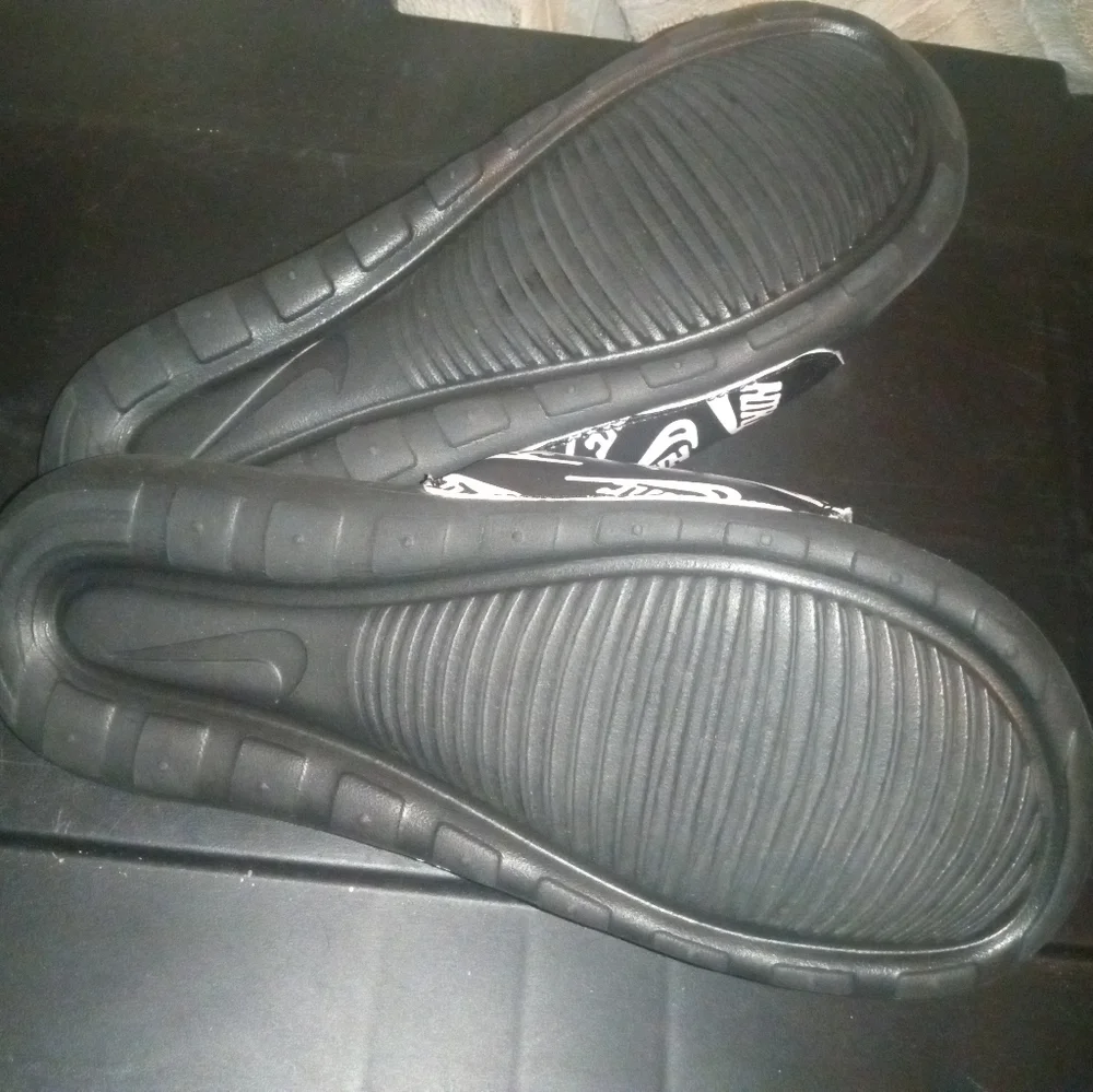 Women's Nike slide - Picture 2 of 3